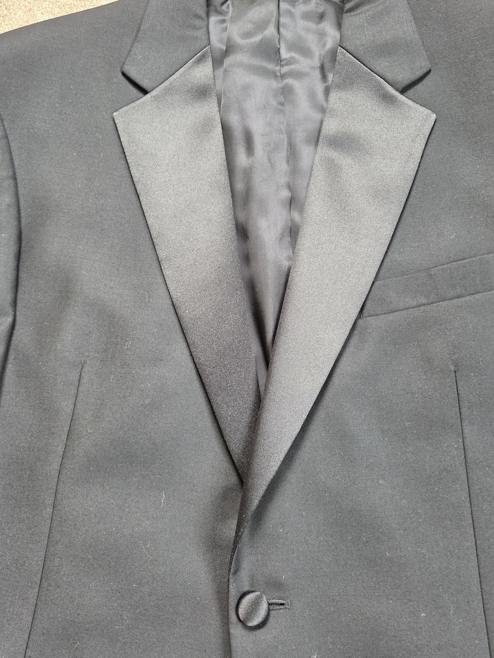 Jos. A. Bank Black Sygnature Collection Tuxedo, 41R